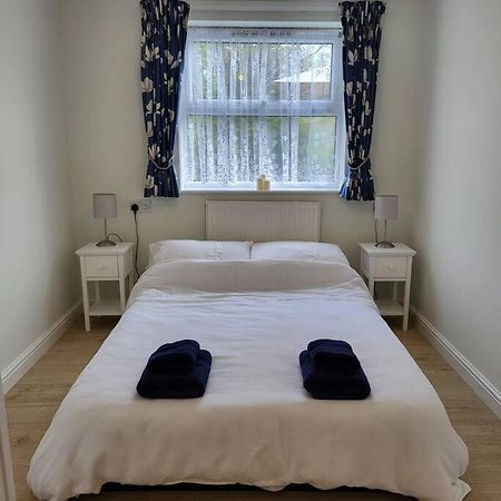 Cheerful, Cosy, One Bedroom Home With Patio And Parking 뉴버리 외부 사진