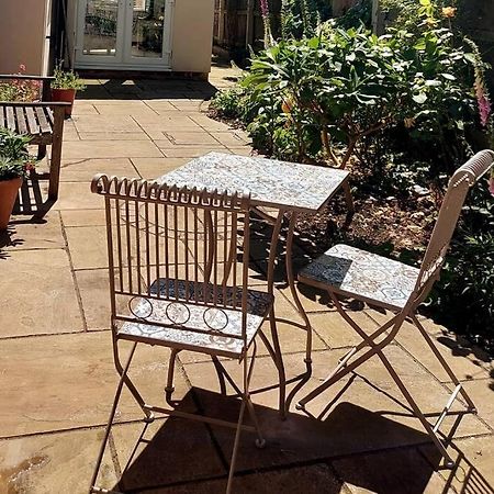 Cheerful, Cosy, One Bedroom Home With Patio And Parking 뉴버리 외부 사진