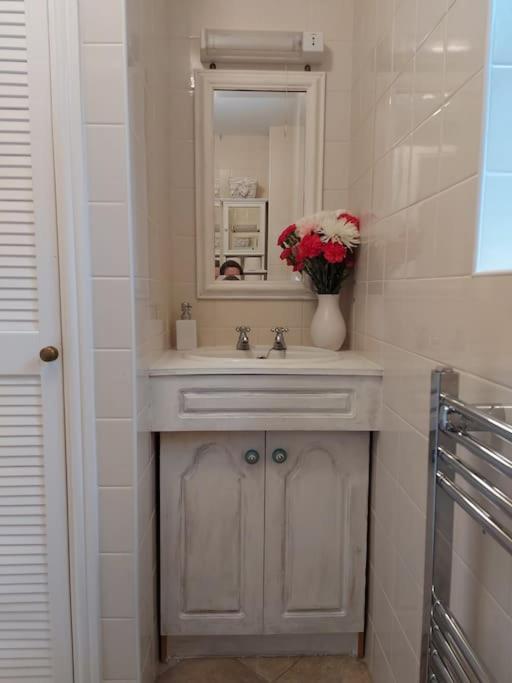 Cheerful, Cosy, One Bedroom Home With Patio And Parking 뉴버리 외부 사진