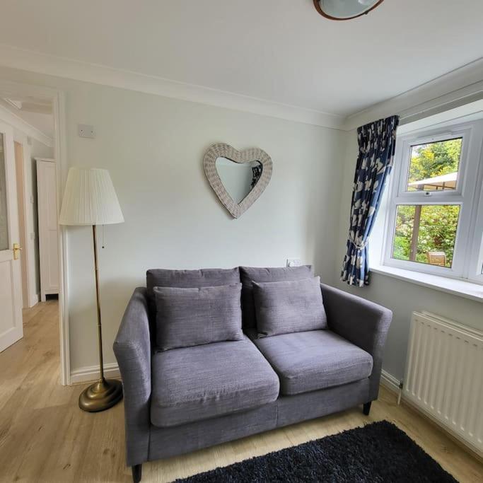 Cheerful, Cosy, One Bedroom Home With Patio And Parking 뉴버리 외부 사진