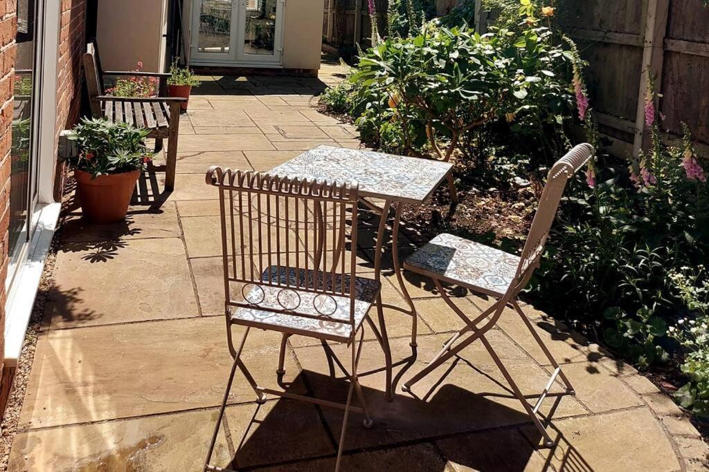 Cheerful, Cosy, One Bedroom Home With Patio And Parking 뉴버리 외부 사진