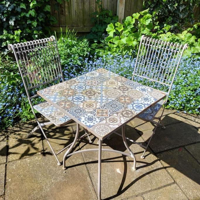 Cheerful, Cosy, One Bedroom Home With Patio And Parking 뉴버리 외부 사진